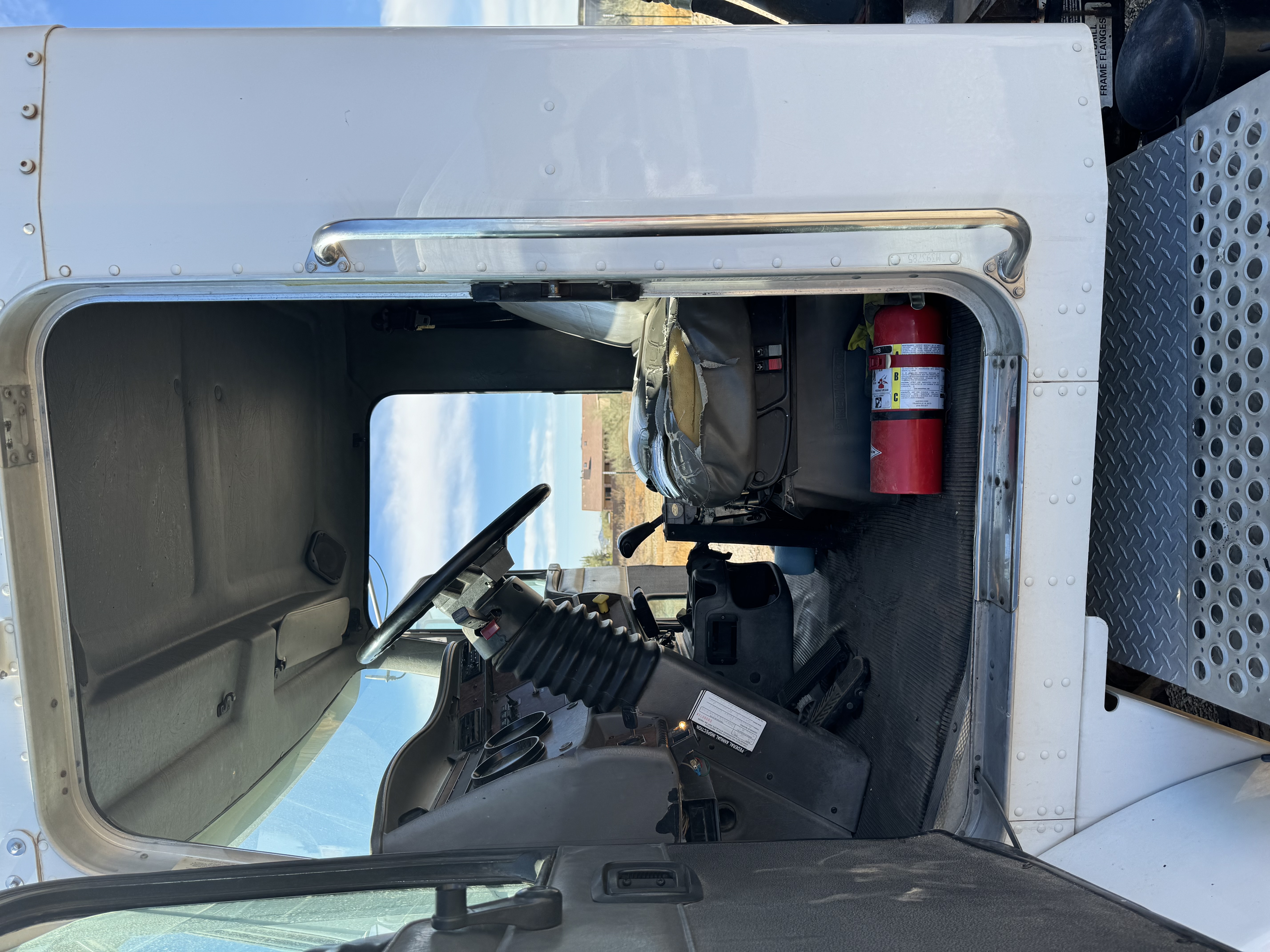 2003 KENWORTH T300 - Image 21